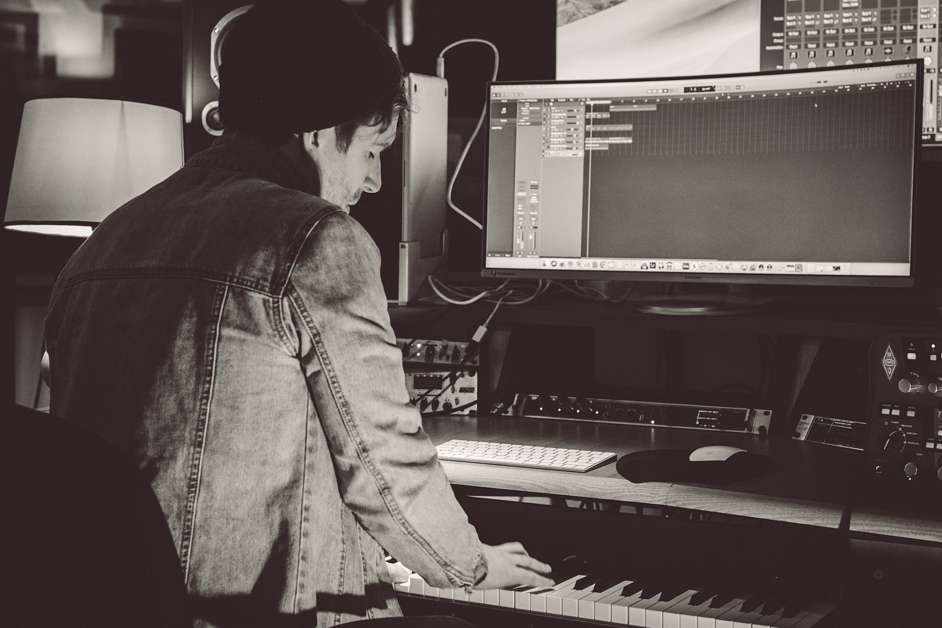 Kiris Houston at the piano in his Shoreditch studio